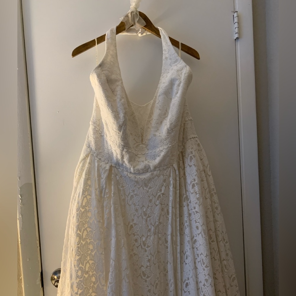 David’s Bridal Halter Wedding Dress